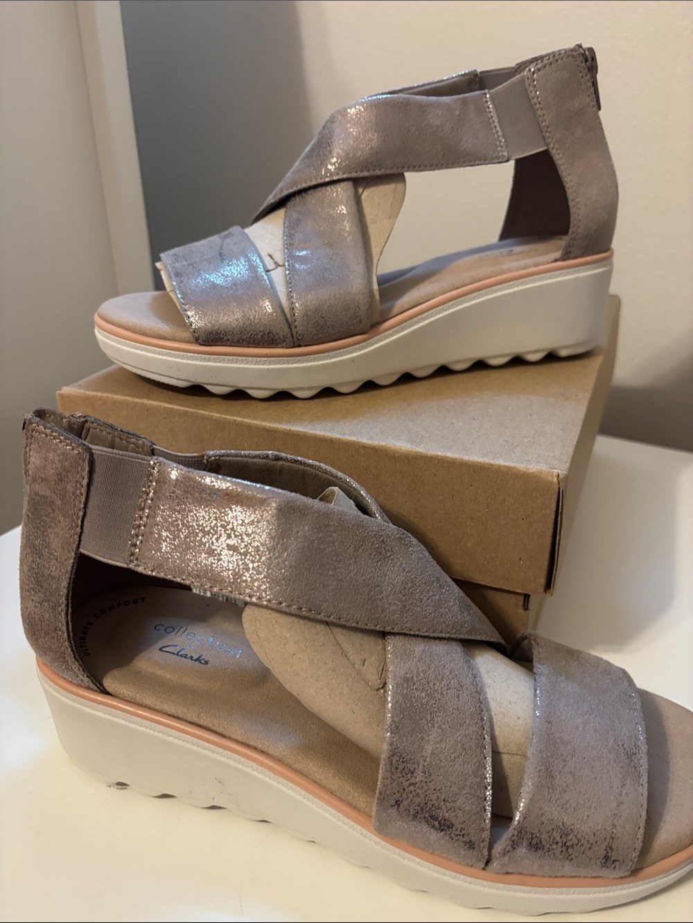 Clarks Women's pewter metallic Crisscross Sandal - Picture 4 of 5